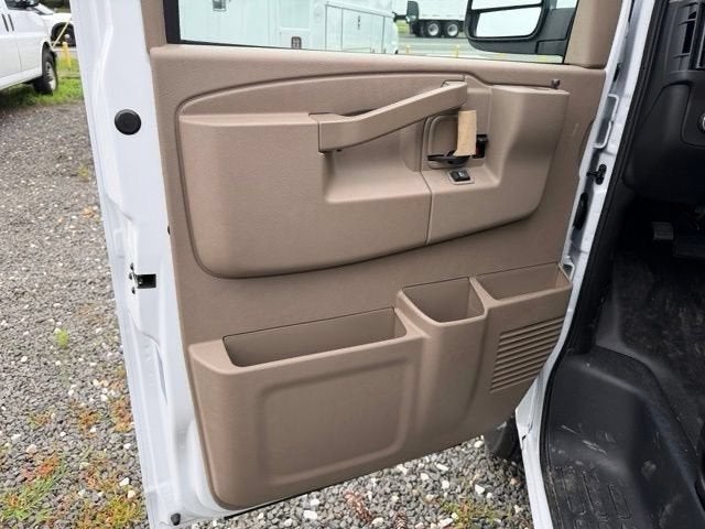 2026 Chevrolet Express Cutaway 3500 1WT