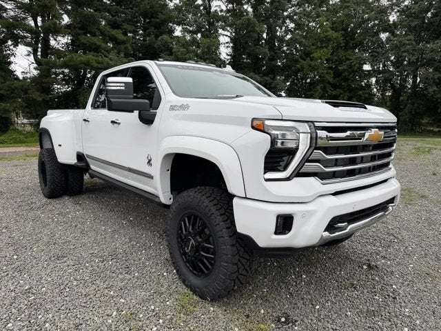 2026 Chevrolet Silverado 3500 HD High Country DRW Black Widow