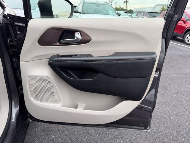 2020 Chrysler Voyager LXI