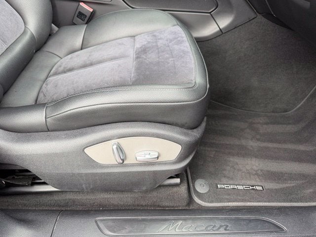 2021 Porsche Macan Base