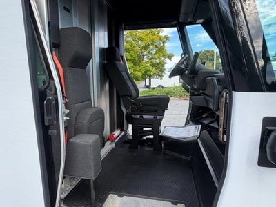 2024 BrightDrop Zevo 600 EJY