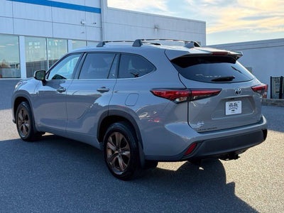 2022 Toyota Highlander Hybrid Bronze Edition