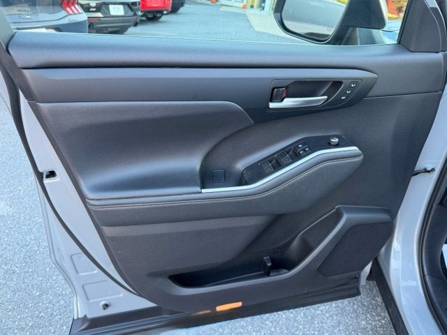 2022 Toyota Highlander Hybrid Bronze Edition