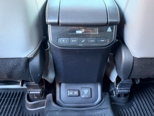 2022 Toyota Highlander Hybrid Bronze Edition