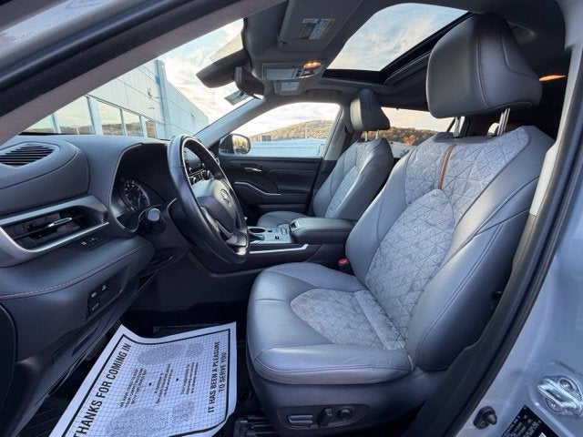 2022 Toyota Highlander Hybrid Bronze Edition