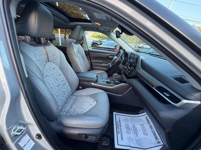 2022 Toyota Highlander Hybrid Bronze Edition